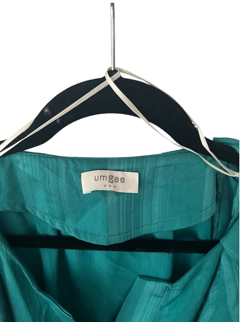 Women’s Umgee Green V Neck drapey blouse top New - Picture 3 of 7